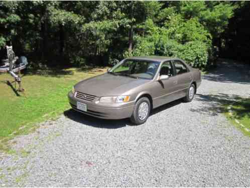 Toyota Camry LE (1999)