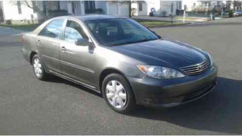 Toyota Camry LE (2005)