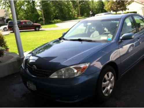 Toyota Camry LE (2004)