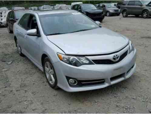 Toyota Camry SE 4dr Sedan Sedan (2014)