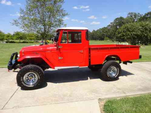 Toyota Land Cruiser FJ45 Long bed (1966)