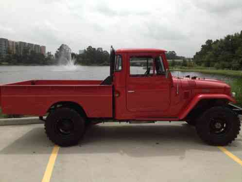 Toyota Land Cruiser FJ45 long (1966)