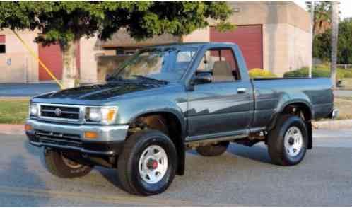 Toyota Other DLX 4x4 Pickup, One (1992)