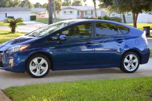 2011 Toyota Prius 5 Ultra-Premium with Advanced Technology Package!!