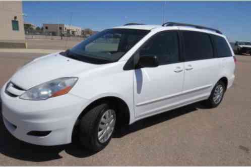 Toyota Sienna 8 Passenger, Dual (2010)