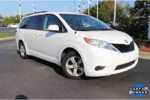2014 Toyota Sienna Clean CarFax 1 Owner Bluetooth Back Up Camera