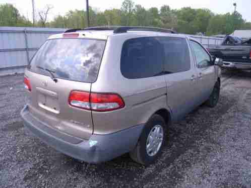 2002 Toyota Sienna LE