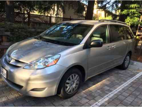 Toyota Sienna LE (2007)