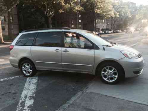 2004 Toyota Sienna