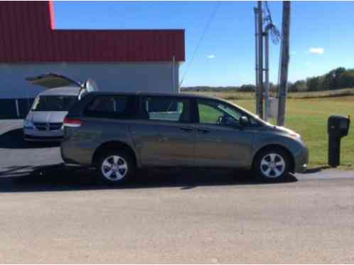 2011 Toyota Sienna MOBILITY VAN