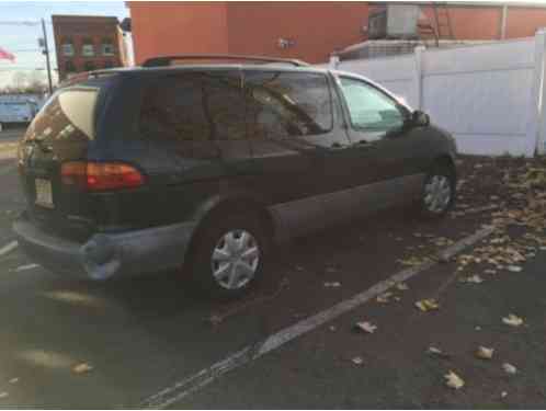 2000 Toyota Sienna XLE