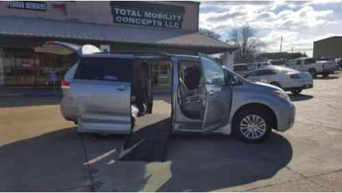 Toyota Sienna XLE (2013)