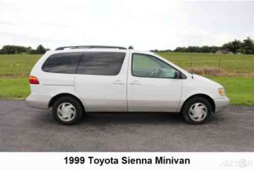 Toyota Sienna XLE (1999)