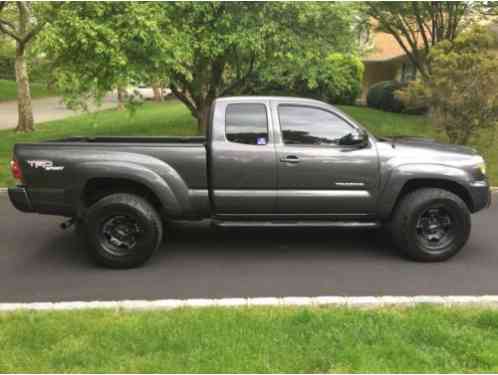 Toyota Tacoma access cab (2013)