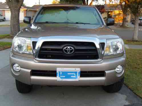 Toyota Tacoma Tacom pre-runner (2006)