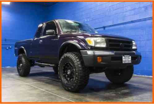 Toyota Tacoma Tacoma SR5 RWD (1999)