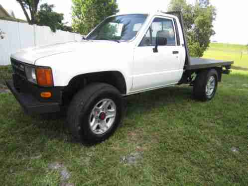 1985 Toyota Tacoma TURBO DIESEL 2LT 4 CYLINDERS 5 SPEED 4X4