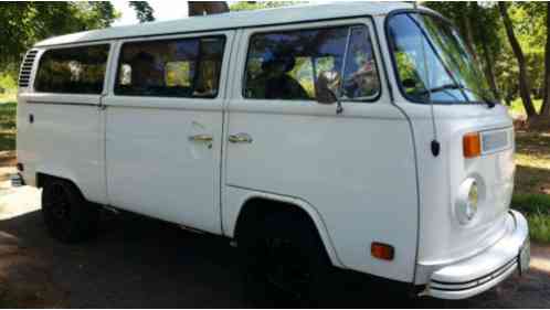 Volkswagen Bus/Vanagon Bay WIndow (1975)