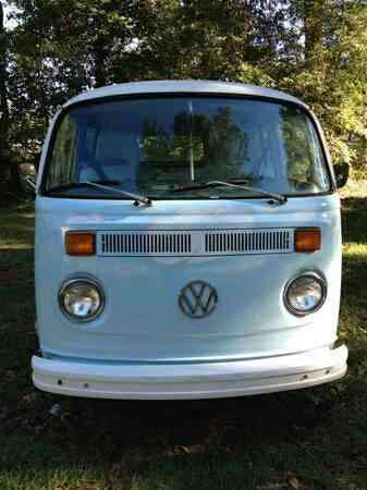 Volkswagen Bus/Vanagon light Blue & (1974)