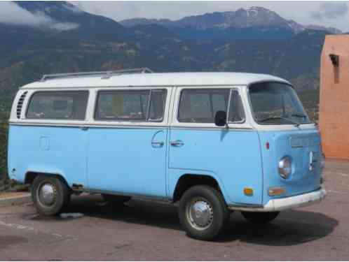 Volkswagen Bus/Vanagon RARE (1971)