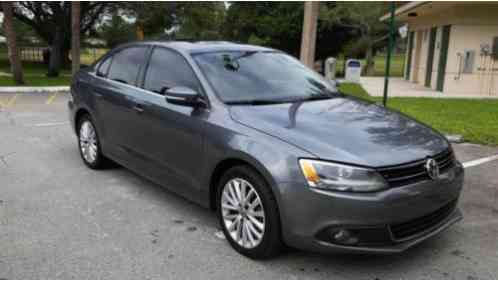 Volkswagen Jetta SEL w/Sunroof PZEV (2012)