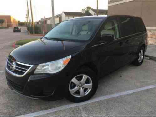 Volkswagen Routan SE (2010)