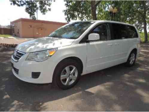 Volkswagen Routan (2010)