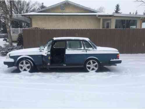 Volvo: 240