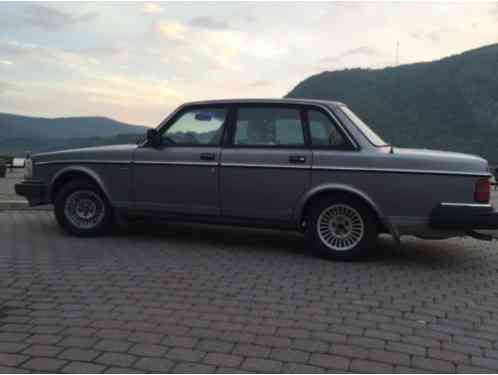 Volvo 240 (1987)