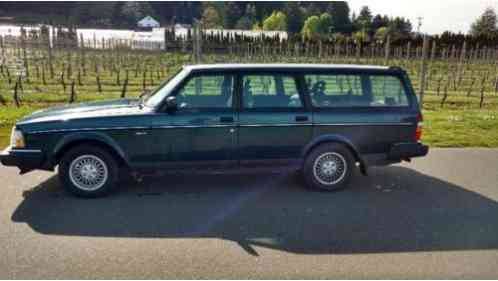 Volvo: 240 Base Wagon 4-Door