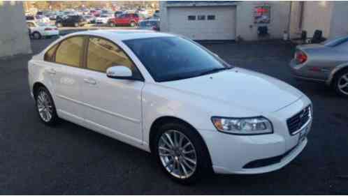 Volvo S40 2. 4i Sedan 4-Door (2009)