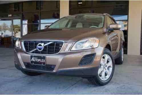 2013 Volvo XC (Cross Country) 3. 2L Premier Plus