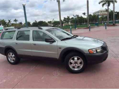 2004 Volvo XC70 2. 5T Turbo AWD FULLY LOADED! VOLVO DEALER SERVICED!